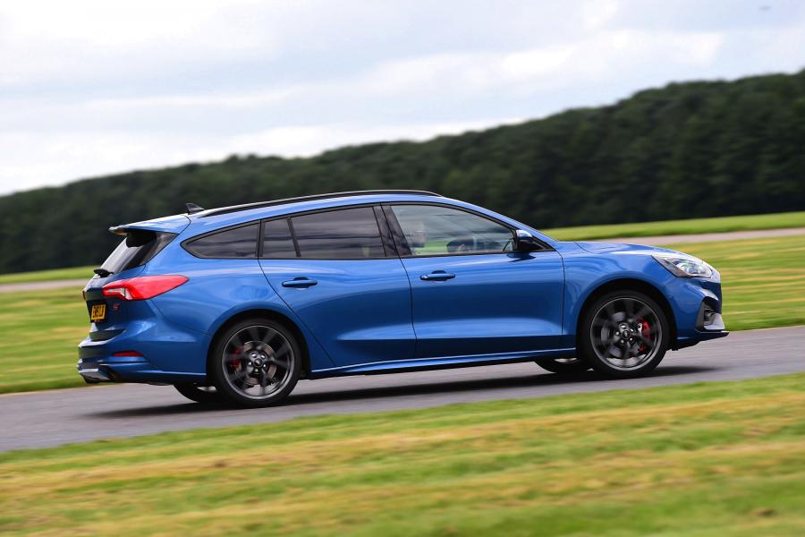  Ford Focus ST Estate 2019 года  (UK) (фото 8 из 20)